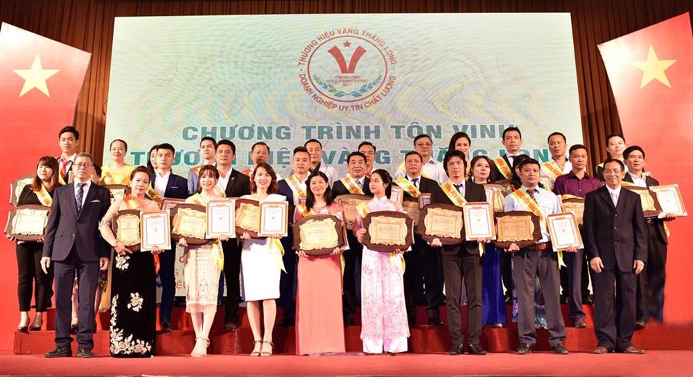 Chương trình Tôn vinh “  Sao vàng thương hiệu Việt Nam - Doanh nhân vì sự nghiệp phát triển kinh tế đất nước”